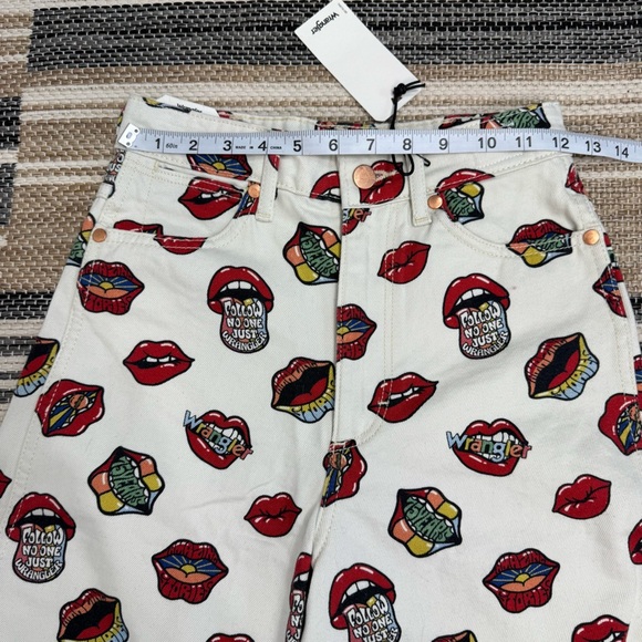 Wrangler Barrel 652 High Rise‎ Jeans Read My Lips Lip Print Cotton Size 25 x 31 - Picture 9 of 15